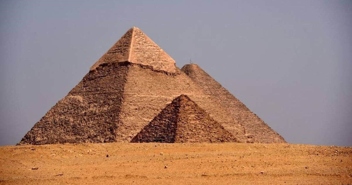 las piramides e1596307062835.jpg?resize=1200,630 - Elon Musk pense que "les extraterrestres ont construit les pyramides"