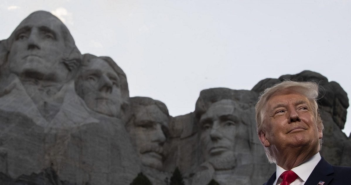 le temps 1 e1597056768269.jpg?resize=1200,630 - Donald Trump "rêve" d'ajouter son portrait au Mont Rushmore