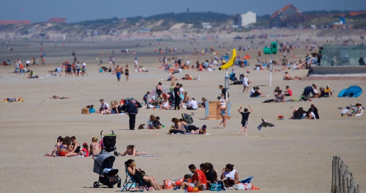 plage.jpg?resize=412,275 - Nord: un homme a violemment frappé un bébé sur la plage, devant son père