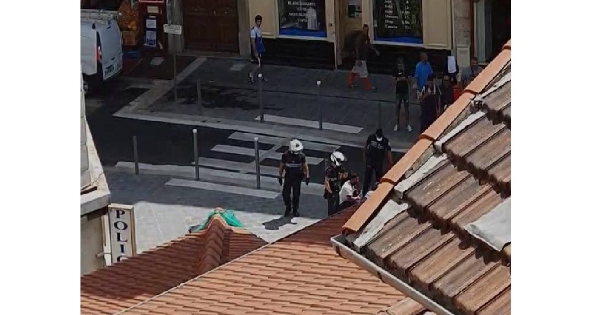 poisson 1.jpg?resize=1200,630 - Nice: une femme a pointé son arme sur des policiers en plein centre-ville