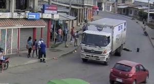 Hombre se lanza debajo de un camión en Posorja | El Diario Ecuador