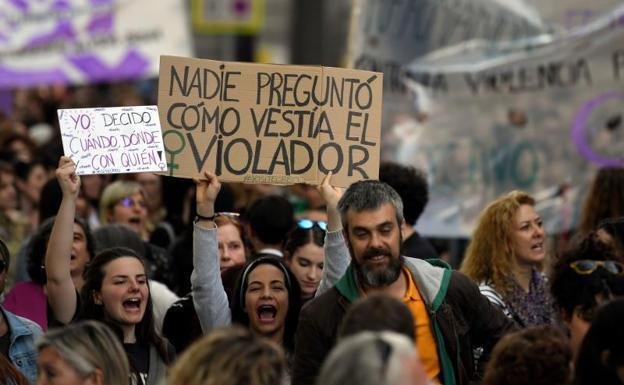 Una menor denuncia que su padrastro la viola y su madre pide que no procesen al hombre - La Opinión de Murcia