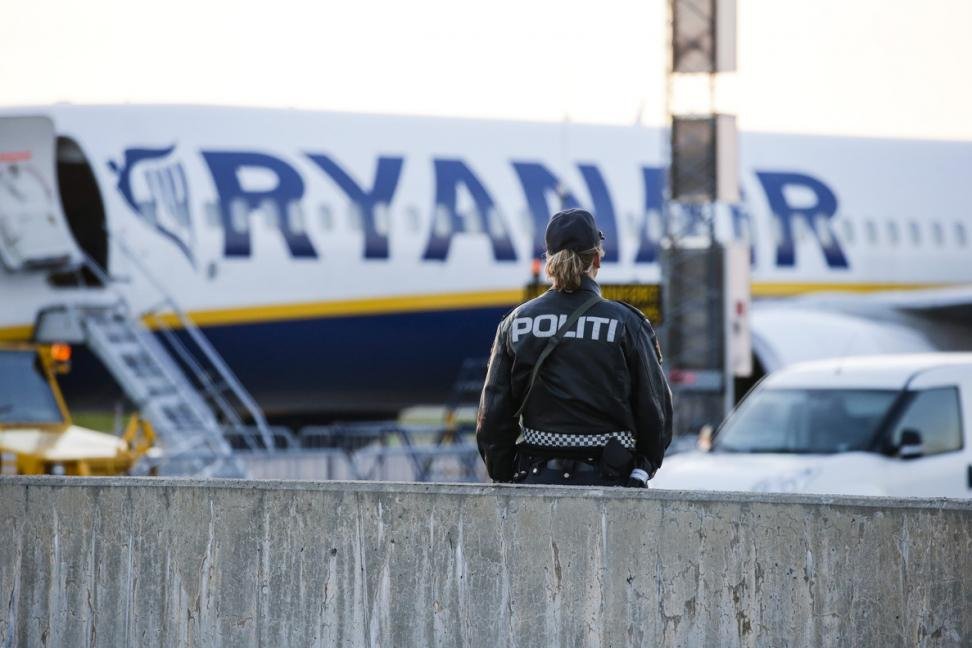 Evacuado un avión de Ryanair tras una pelea entre dos pasajeros