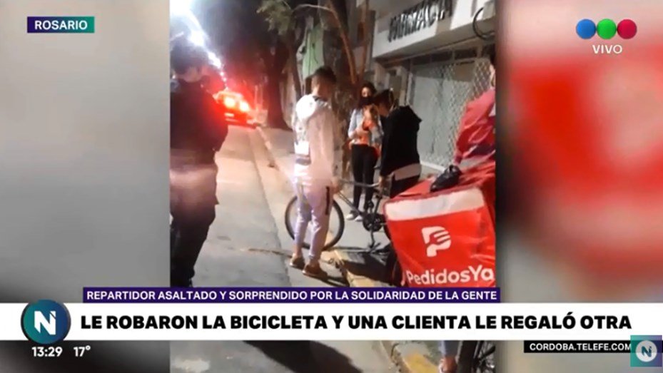 Le robaron la bici mientras repartía y una clienta le regaló la suya - Telefe Córdoba