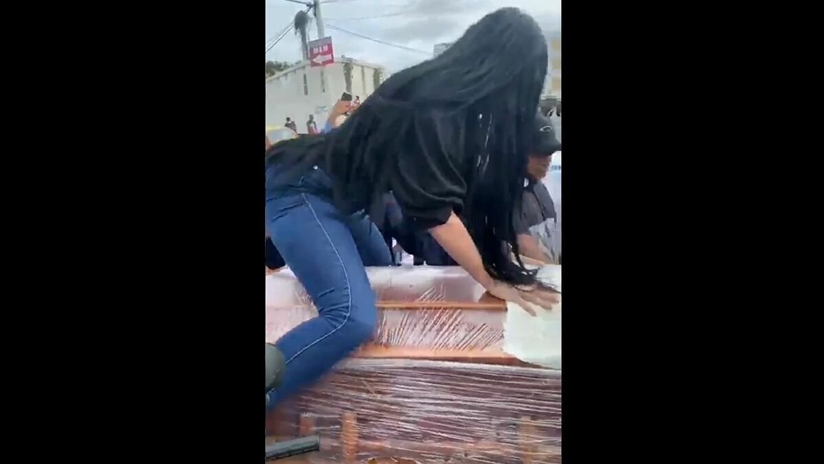 woman twerks