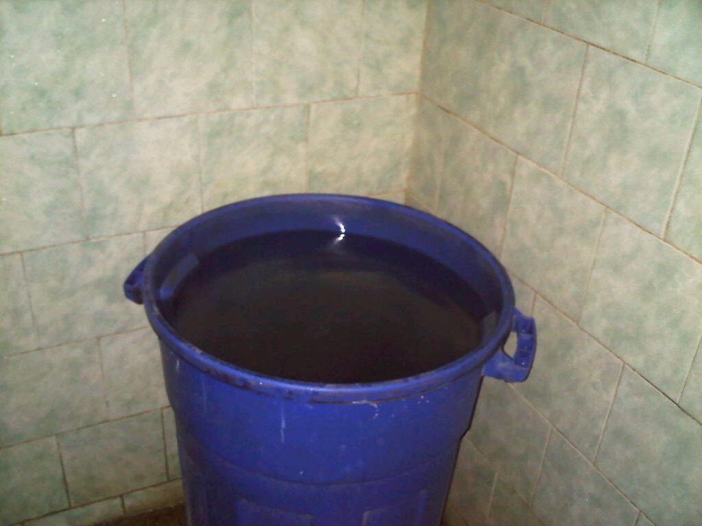 Su madre lo dejó solo y murió tras caer dentro de un tobo con agua –  Sumarium