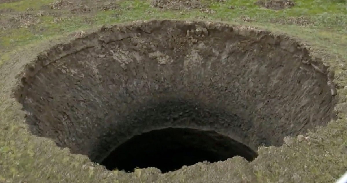 crater.jpg?resize=412,275 - Sibérie: un cratère d'une profondeur de 50 mètres a été repéré par hasard