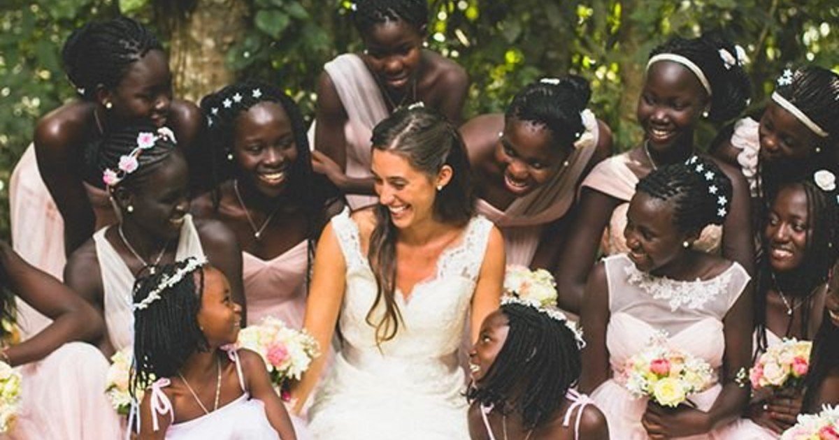 davis4.jpg?resize=412,275 - Young Woman Decided To Adopt 13 Abandoned Girls