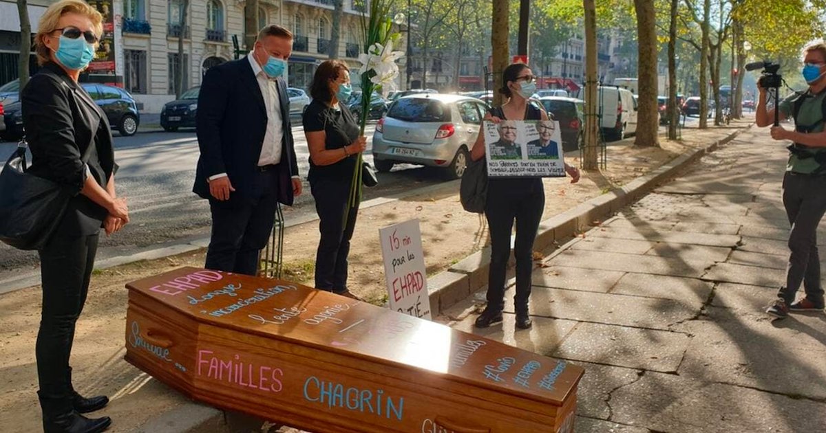 ehpad.png?resize=412,232 - Un cercueil a été déposé devant le ministère de la Santé pour dénoncer l'isolement en Ehpad