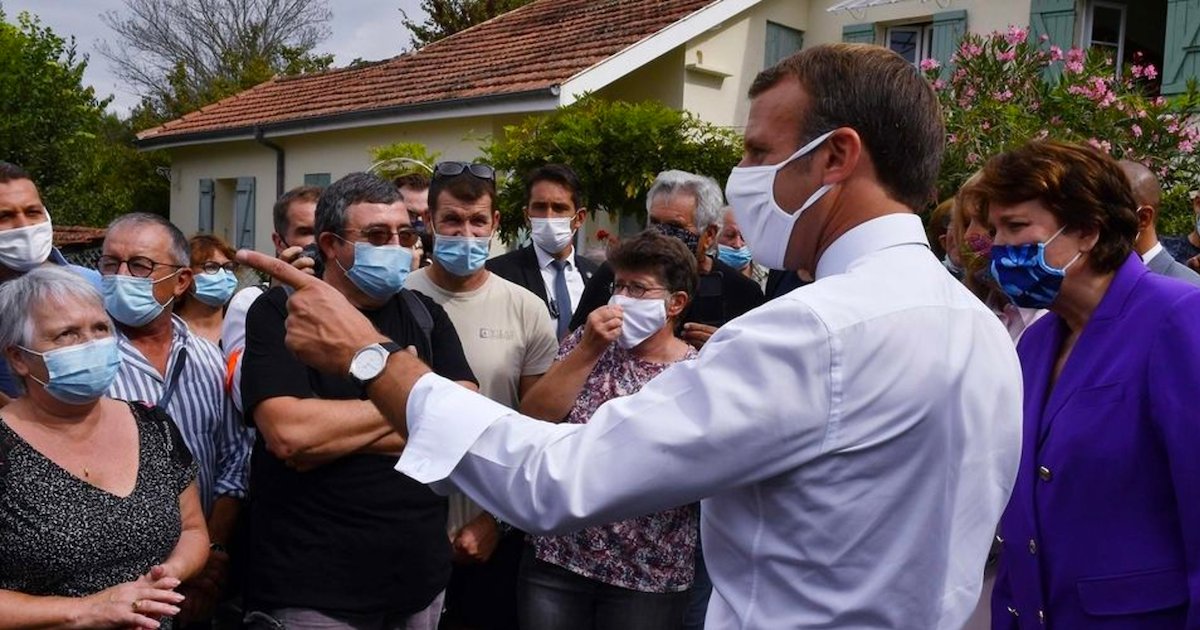 emmanuel macron 1.png?resize=1200,630 - Emmanuel Macron montre l’exemple et refuse de retirer son masque pour prendre une photo