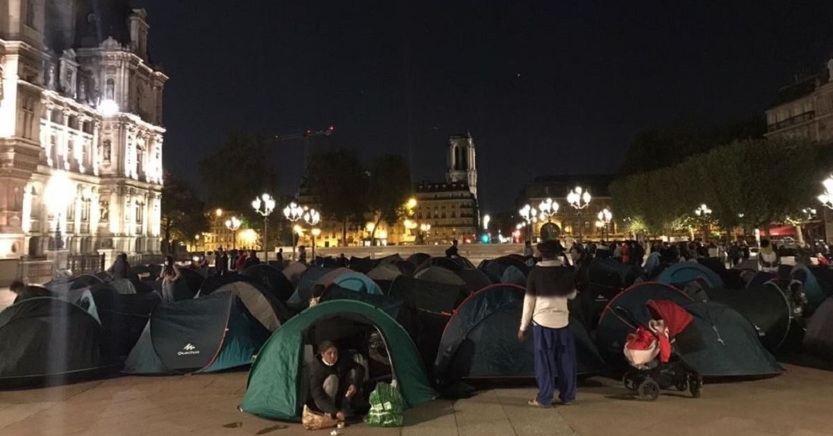 france bleu e1598954174189.jpg?resize=412,232 - Paris : Un camp de migrants s'installent sur le parvis de l'hôtel de ville