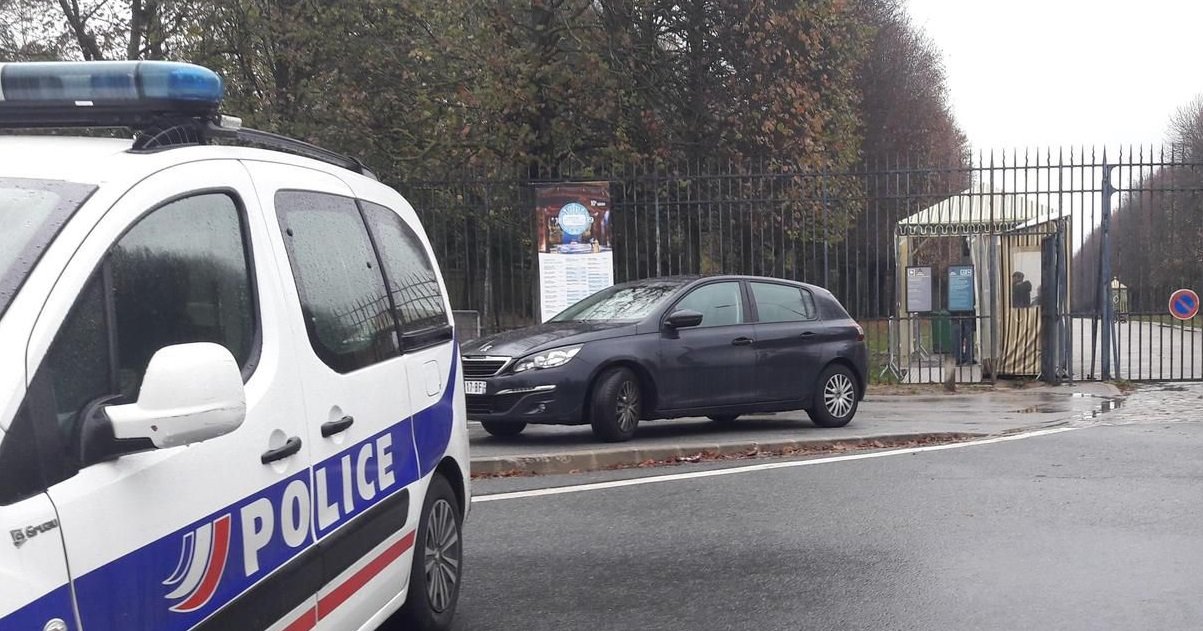 police1.jpg?resize=1200,630 - Yvelines: un adolescent vole une voiture, force un barrage de police et se fait tirer dessus