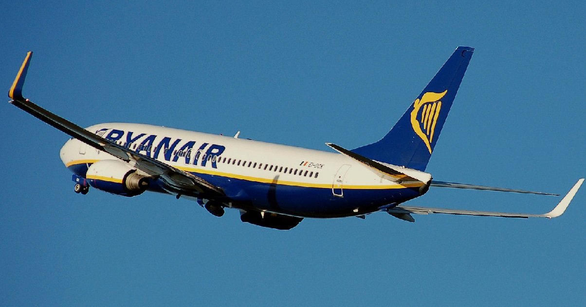 ryanair.jpg?resize=1200,630 - Terrorisme: deux arrestations ont eu lieu au Royaume-Uni dans un avion Ryanair