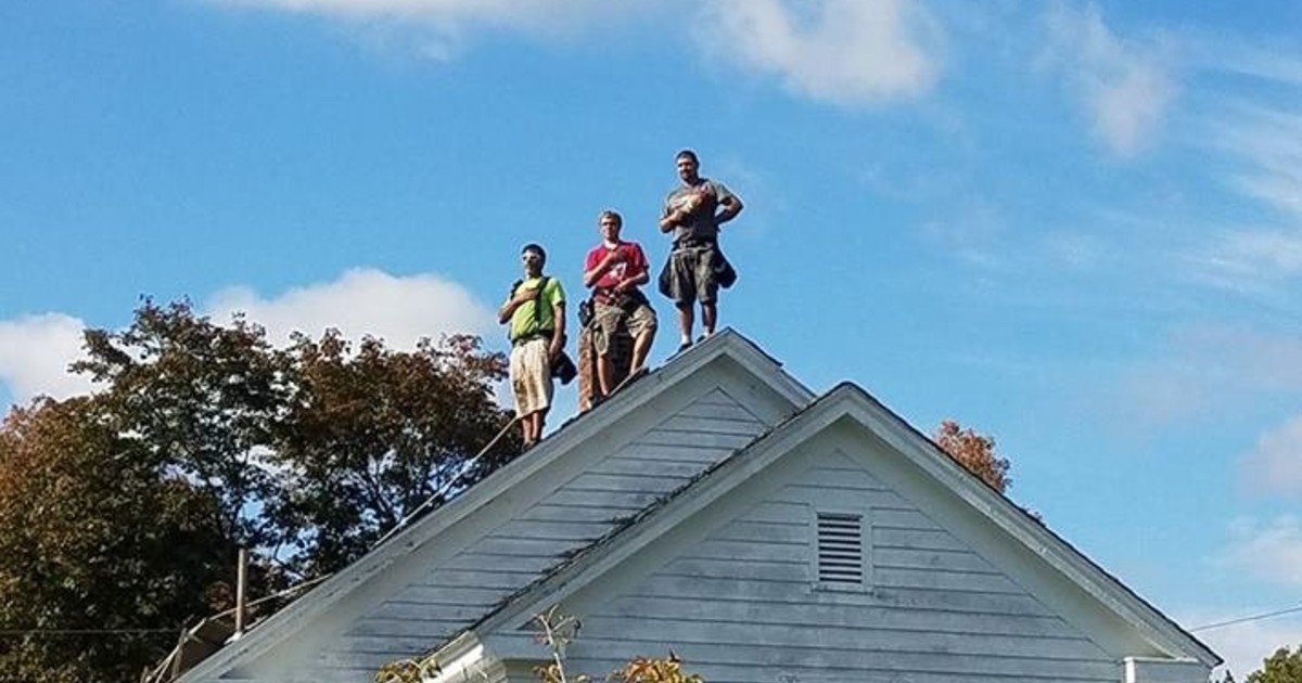three roofers stood still on top of the roof 5.jpg?resize=412,275 - Three Roofers Stood Still On Top Of The Roof As National Anthem Was Playing In The Background