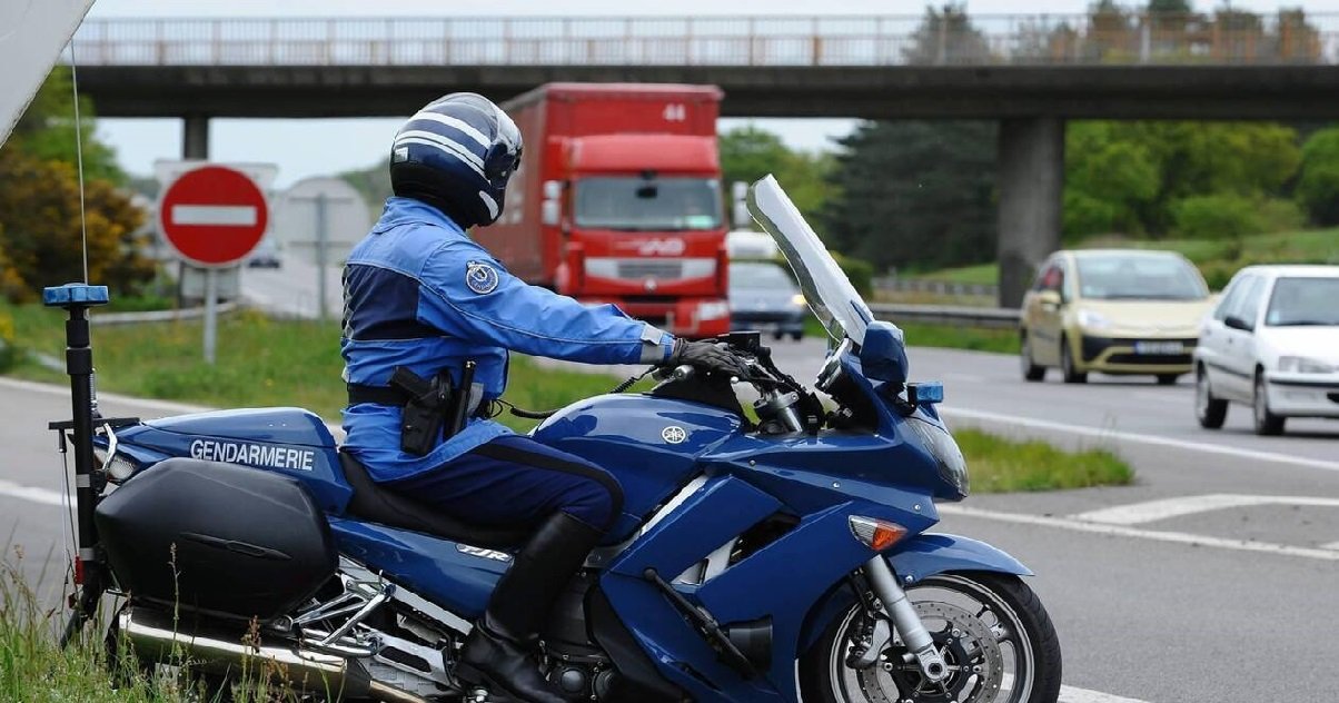 vitesse.jpg?resize=412,275 - Excès de vitesse: un motard pulvérise un record de vitesse sur une route limitée à 80 km/h