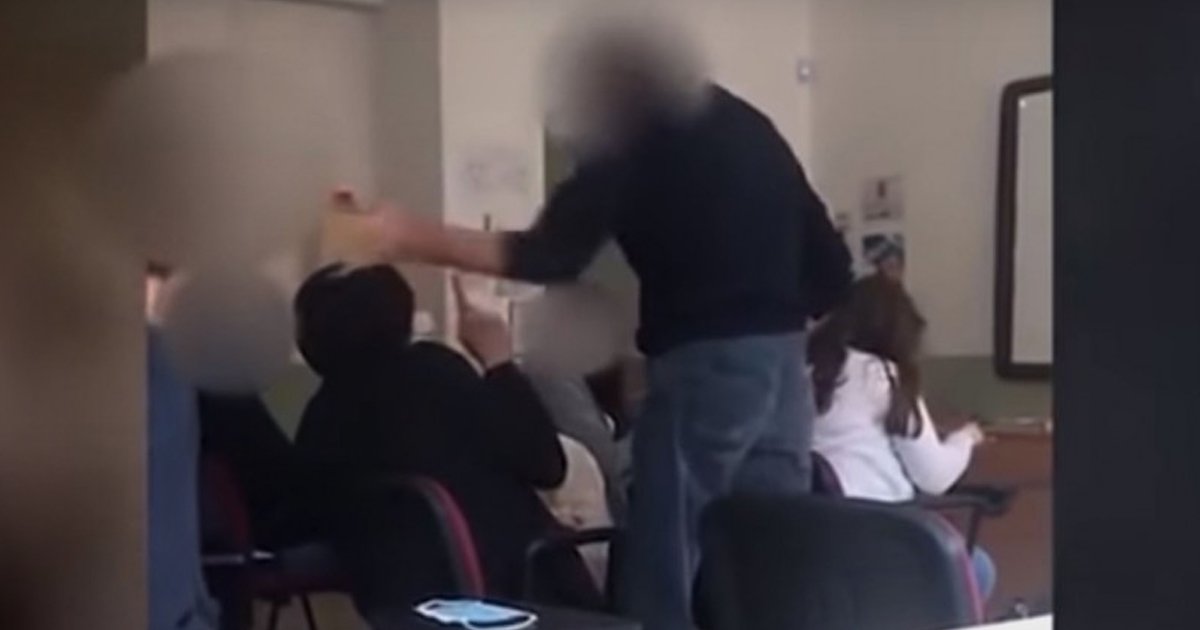 1 268.jpg?resize=412,275 - Profesor Abofetea A Estudiante Por No Usar Mascarilla En El Salón De Clases