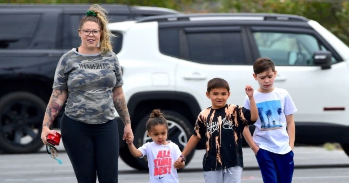 1 87.jpg?resize=1200,630 - Teen Mom Kailyn Lowry Gave Birth To Baby Boy #4 Without A Name In Mind