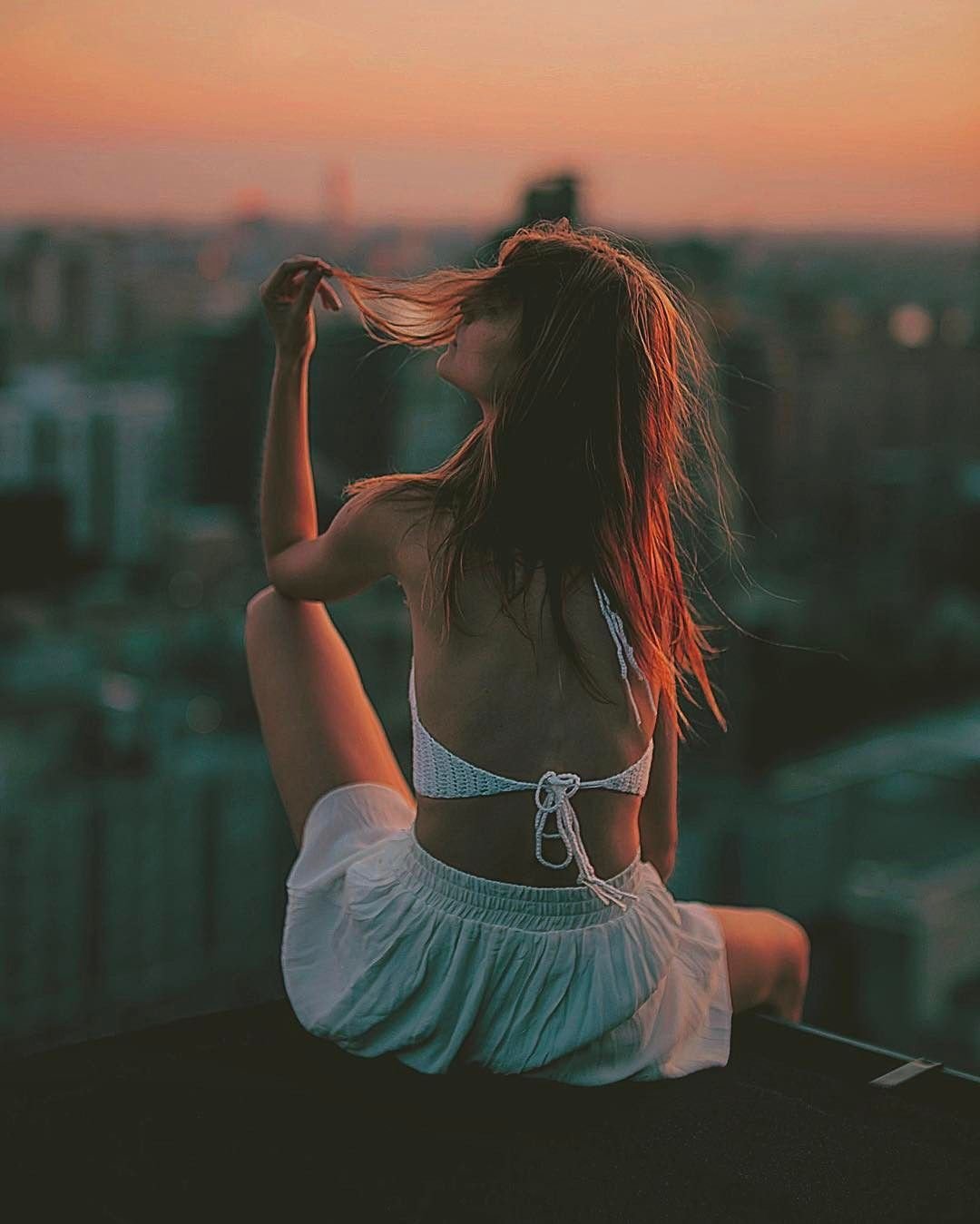 Pin by Vintage on Photo ideas | Rooftop photoshoot, Model photography, Tumblr photography