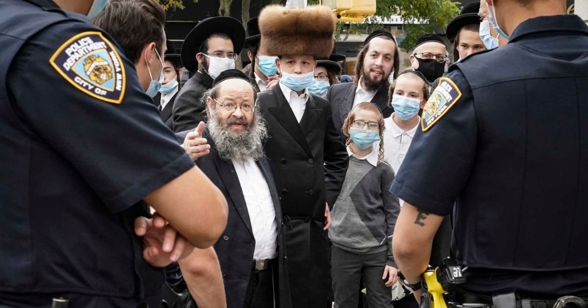 3481603 john minchillo credit ap 1602220148.jpg?resize=1200,630 - Orthodox Jewish Community Protest In Brooklyn Over New Coronavirus Restrictions
