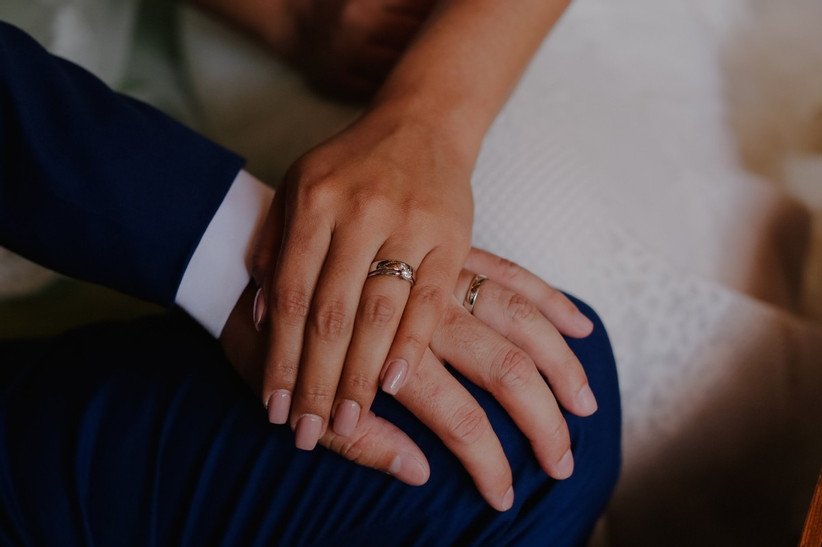 En qué mano van los anillos de compromiso y de matrimonio? - bodas.com.mx