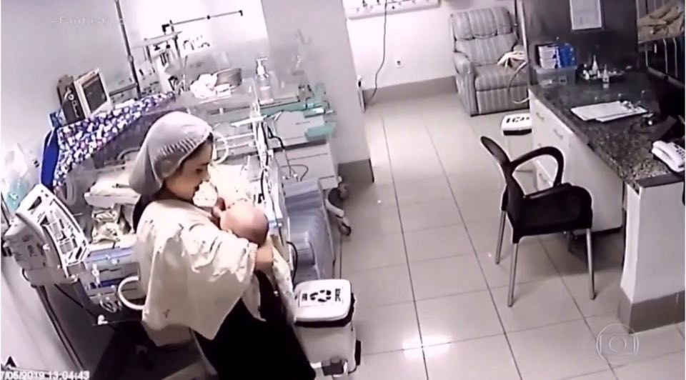VIDEO: ¡Cae bebé de incubadora "por accidente! » Quinta Fuerza