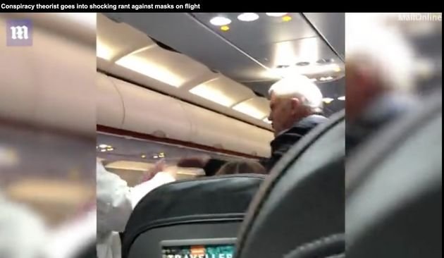 Un pasajero acaba abucheado y abofeteado por su esposa por no querer  ponerse la mascarilla | El HuffPost