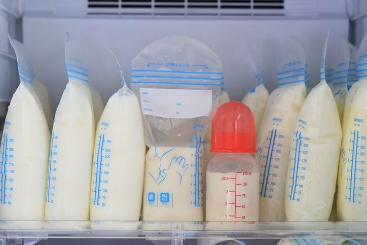Conservación de la leche materna: cómo almacenarla – Enfamil España