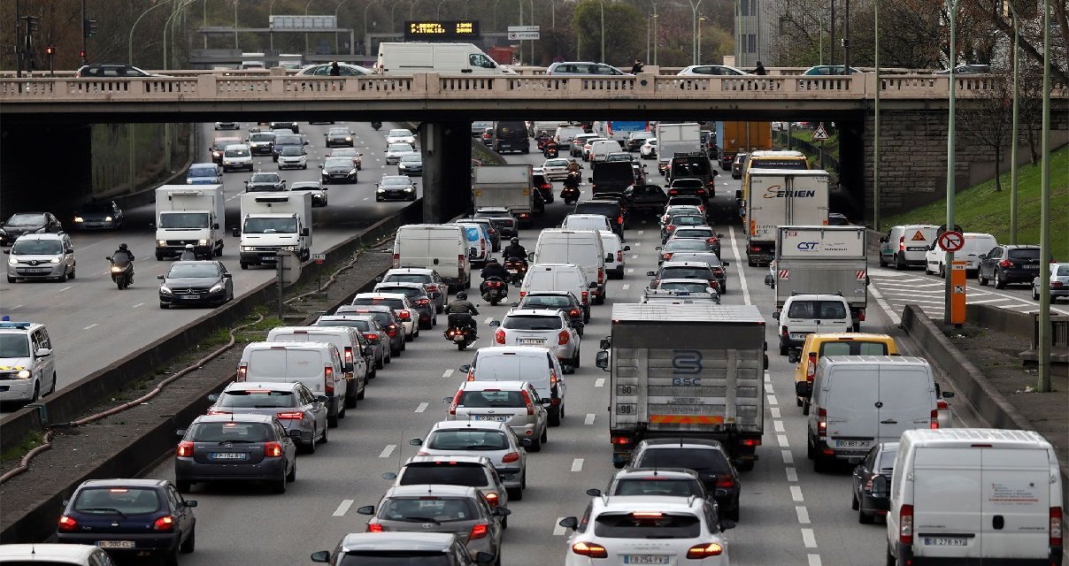 bouchons.jpg?resize=412,232 - Reconfinement: plus de 400 km de bouchons en Île-de-France avant le discours du président