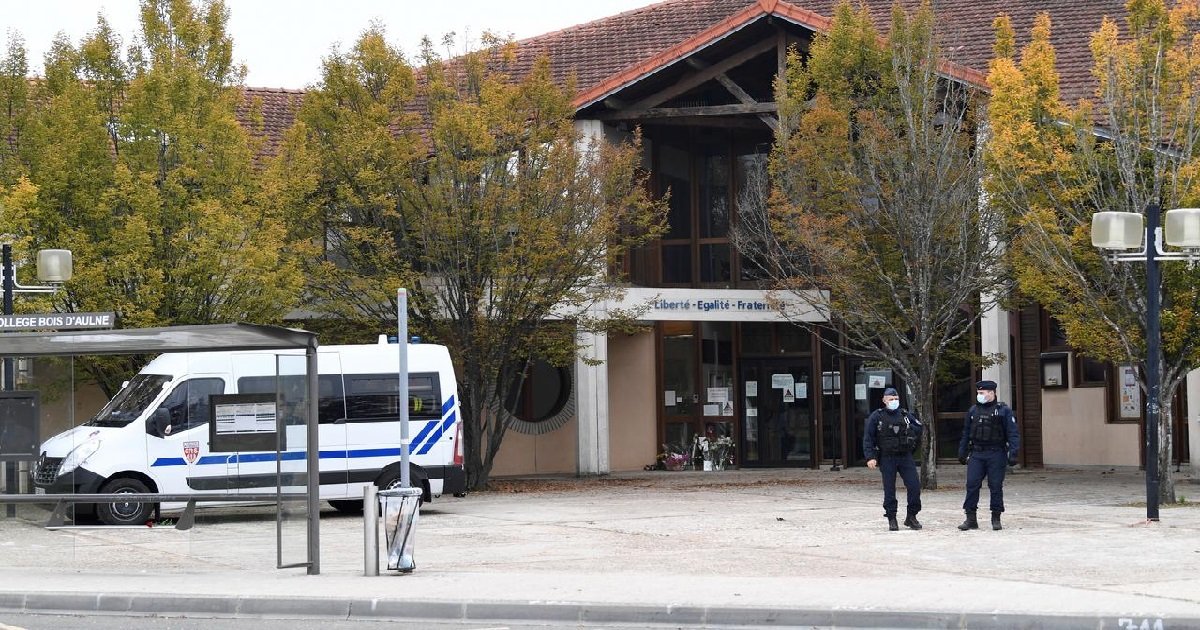 csh1.jpeg?resize=412,275 - Un livre de caricatures politiques et religieuses sera mis à disposition dans les lycées