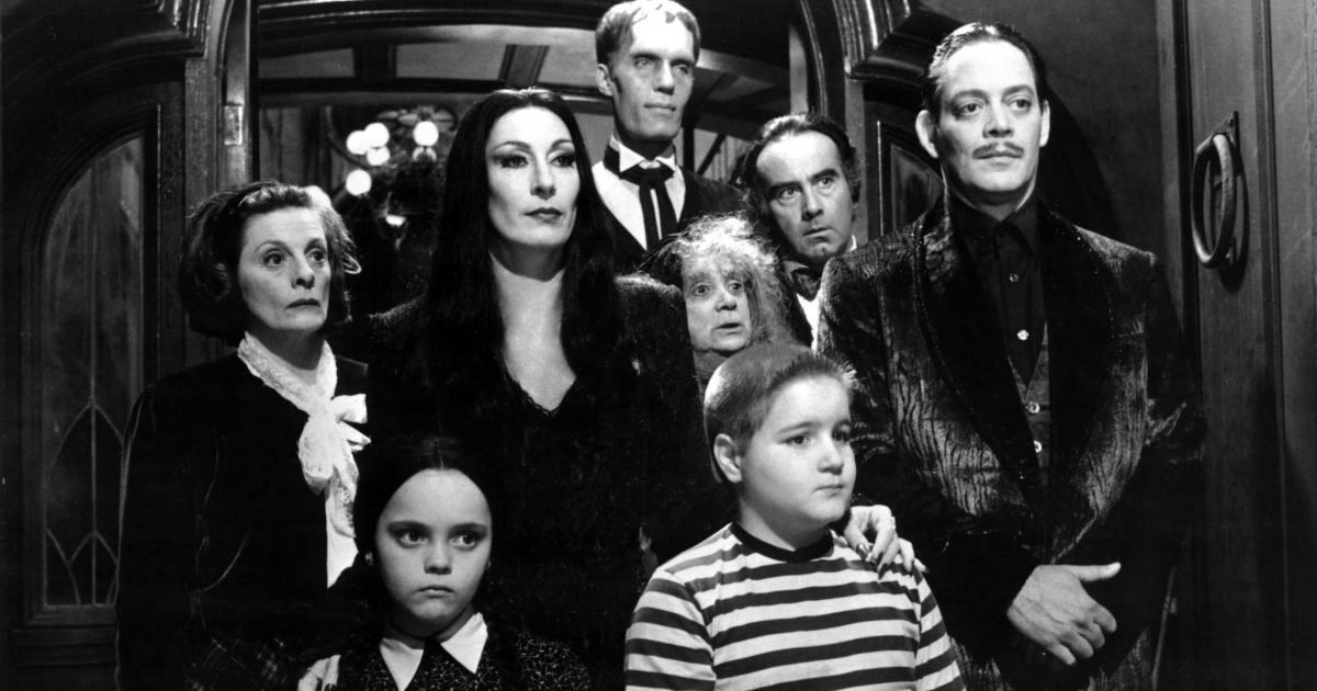 deuxieme page e1603725549414.jpeg?resize=412,232 - La Famille Addams : Tim Burton prépare une adaptation en série