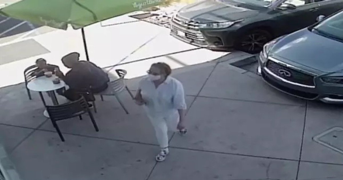 e18486e185aee1848ce185a6 2020 10 13t005038 804.jpg?resize=412,232 - Woman Caught On Camera Coughing On A Baby After Removing Her Face Mask