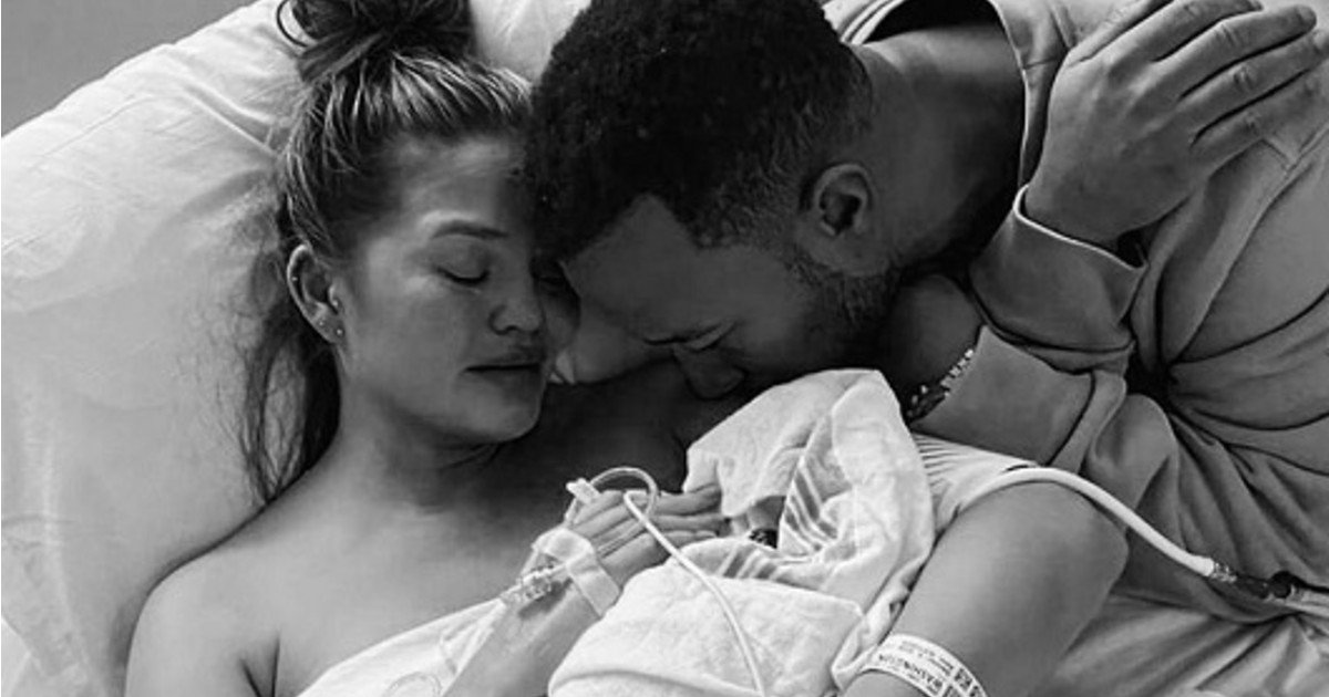 e18486e185aee1848ce185a6 22.jpg?resize=1200,630 - Chrissy Teigen and John Legend Share Their Pain After Losing Their Baby
