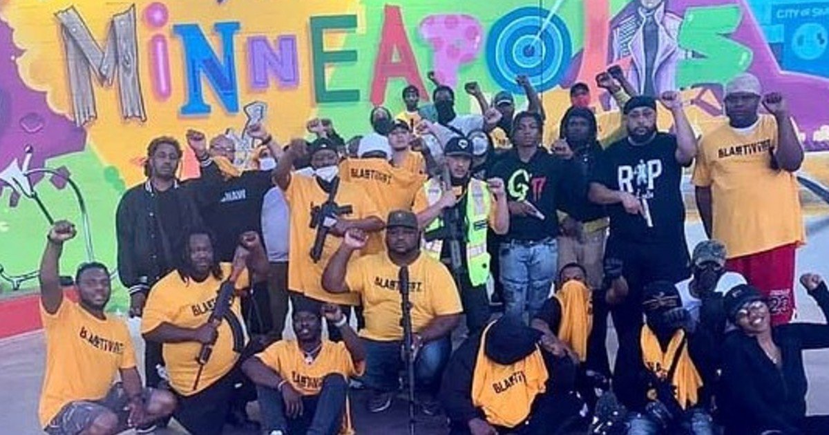 e18486e185aee1848ce185a6 45 1.jpg?resize=412,275 - Minneapolis Praised Group Of 'Freedom Fighters' Who Started Patrolling The City Since George Floyd's Death