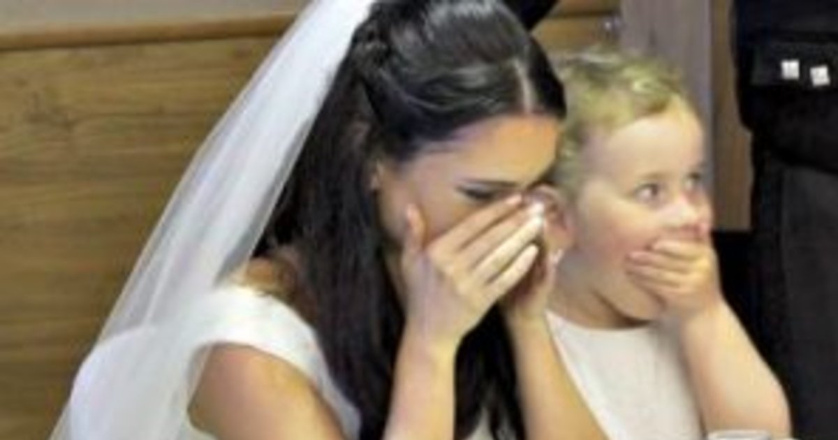 e18486e185aee1848ce185a6 75.jpg?resize=412,275 - Groom Suddenly Leaves Wedding Hall, And Bride Has No Idea Why. Soon, She Begins To Tear Up