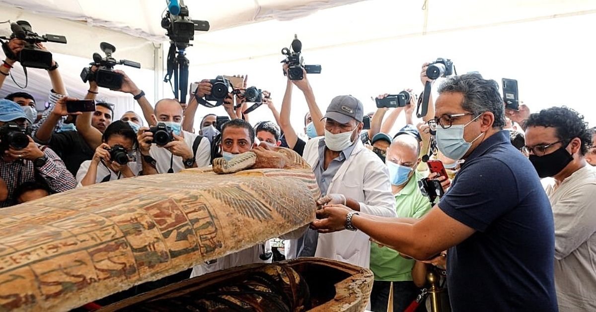 egypt7.jpg?resize=412,275 - Sarcophagus Opened For The First Time In 2,500 Years And Revealed Remains Of Nobleman Whose Brain Were Removed Through Nostrils