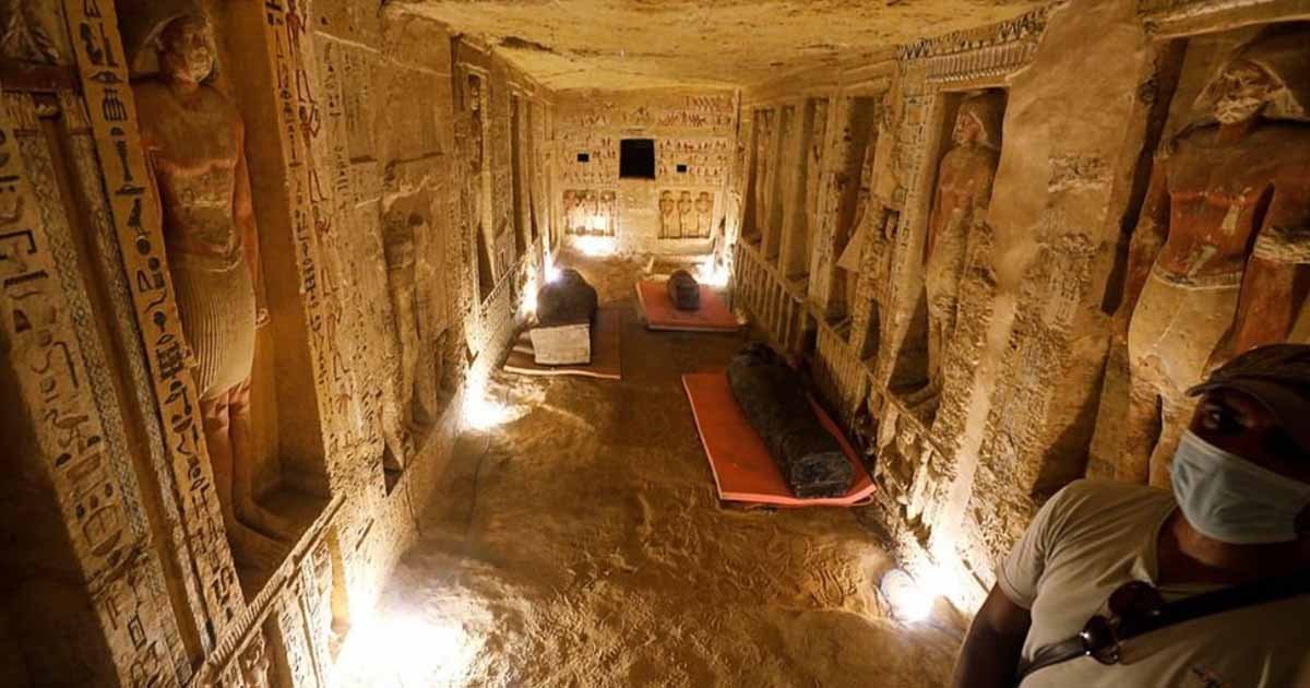 guidemummy.jpg?resize=1200,630 - Egypt Discovers And Opens 59 Ancient Coffins For First Time In 2,500 Years