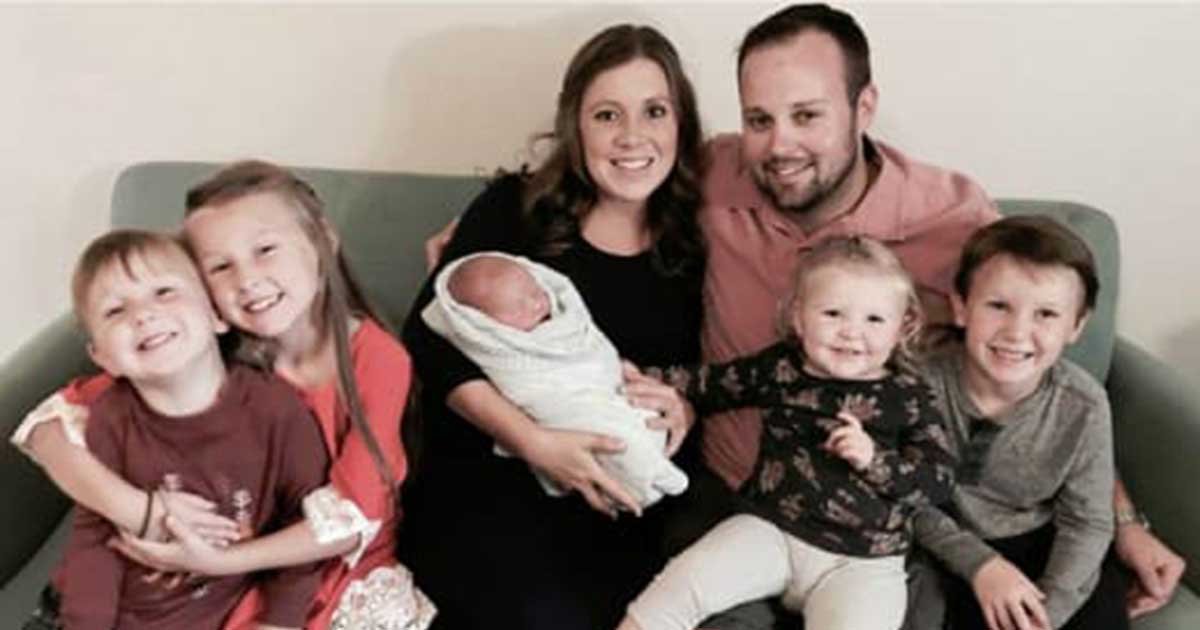 josh duggar anna duggar and kids in 2017.jpg?resize=412,275 - Long-Suffering Wife Anna Duggar Forced To Testify In Case Against Husband Josh