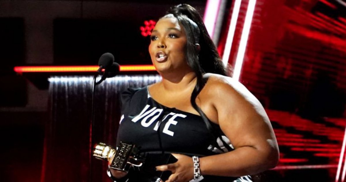 los angeles times getty images.png?resize=1200,630 - Lizzo Delivered Powerful Speech At BBMAs, Praising ‘Big Black Women’ Refusing To Be Suppressed