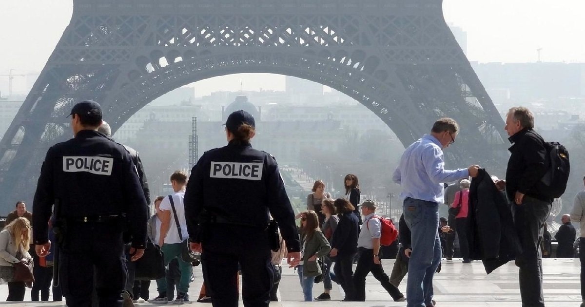 police 4.jpg?resize=1200,630 - Paris: un homme a tenté de s'attaquer à la police avec des couteaux