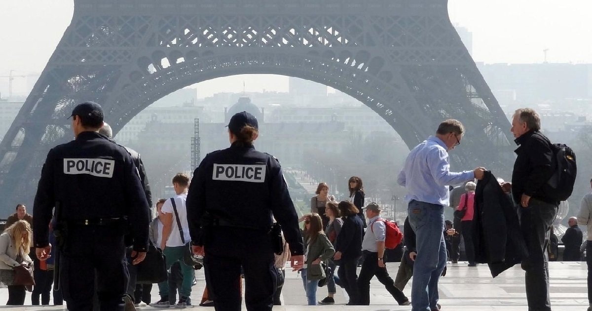 police 4.jpg?resize=412,275 - Paris: un homme a tenté de s'attaquer à la police avec des couteaux