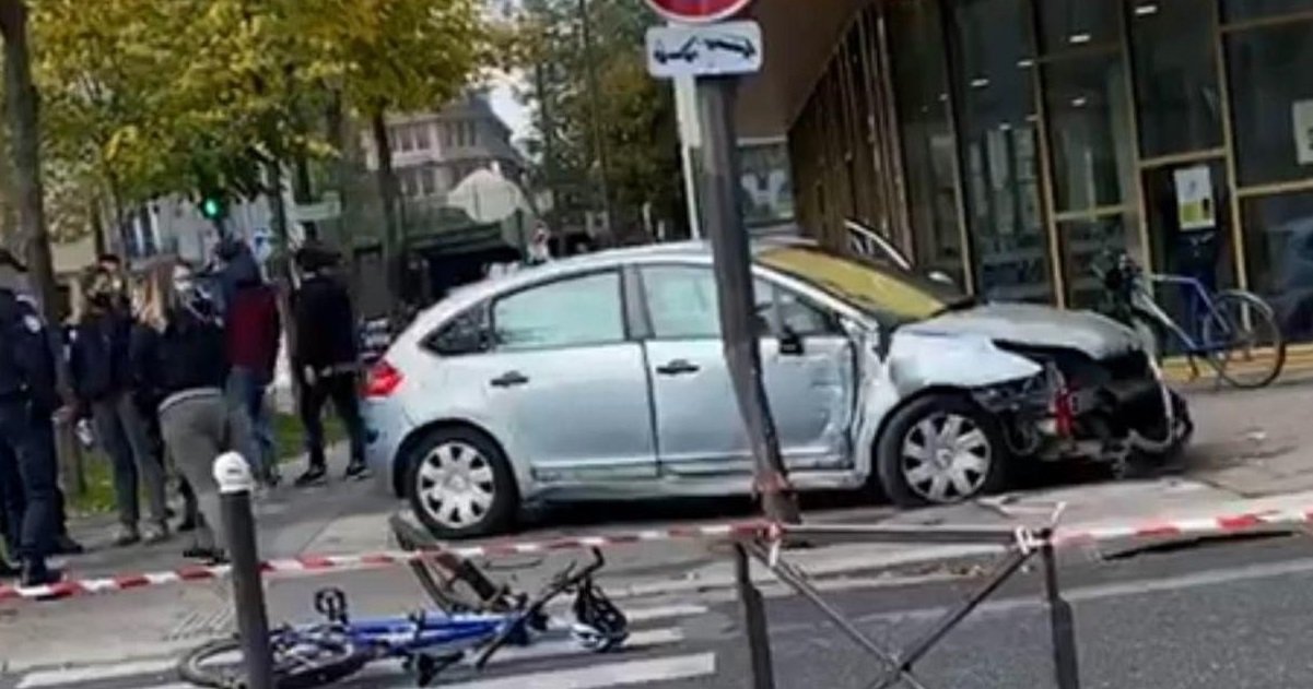 policier.jpg?resize=1200,630 - Paris: un automobiliste a foncé délibérément en marche arrière sur des policiers