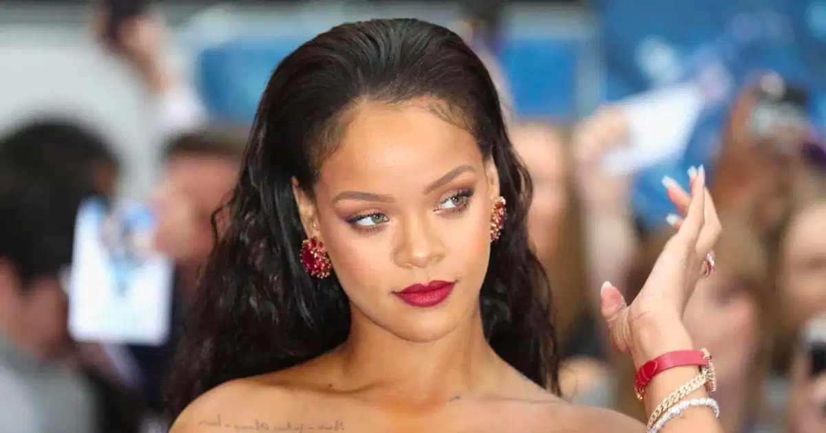 rihanna 1.png?resize=412,232 - Rihanna a choisi un mannequin masculin avec des rondeurs pour promouvoir sa marque