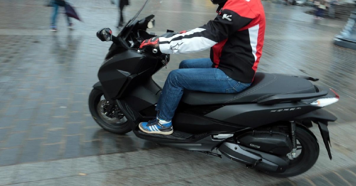 scooter.jpg?resize=412,275 - Un ado a été sauvé par des passants alors que des jeunes voulaient lui voler son scooter