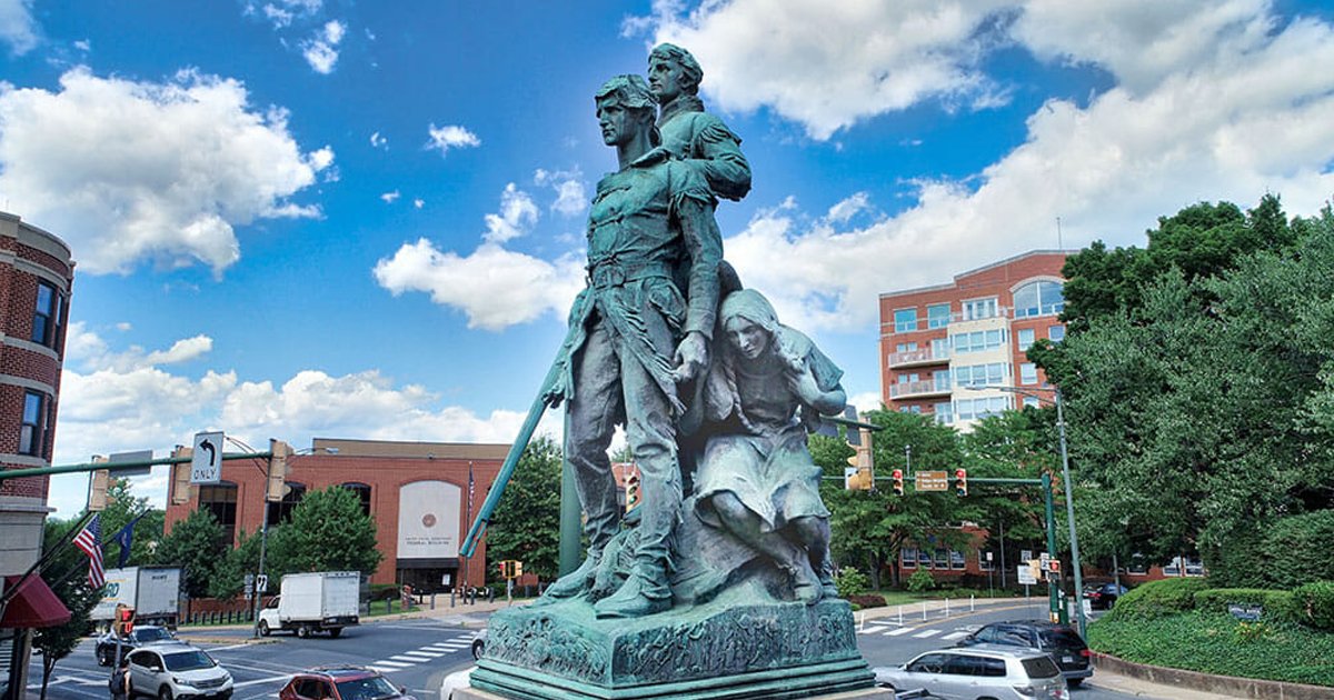 sdfsfs.jpg?resize=412,275 - Angry Protestors At Charlottesville Want The 'Lewis & Clark' Statue To Be Removed