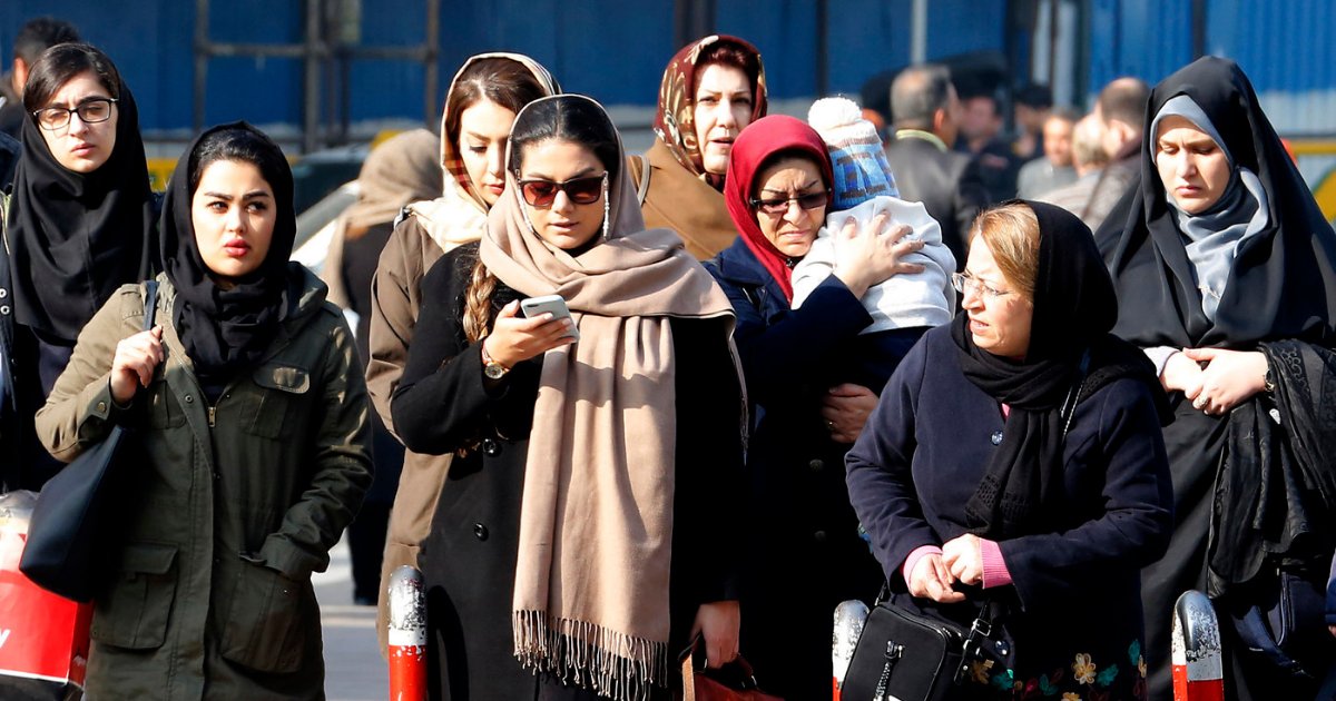 vonjour16.png?resize=412,275 - Iran : une femme arrêtée parce qu'elle ne portait pas le voile