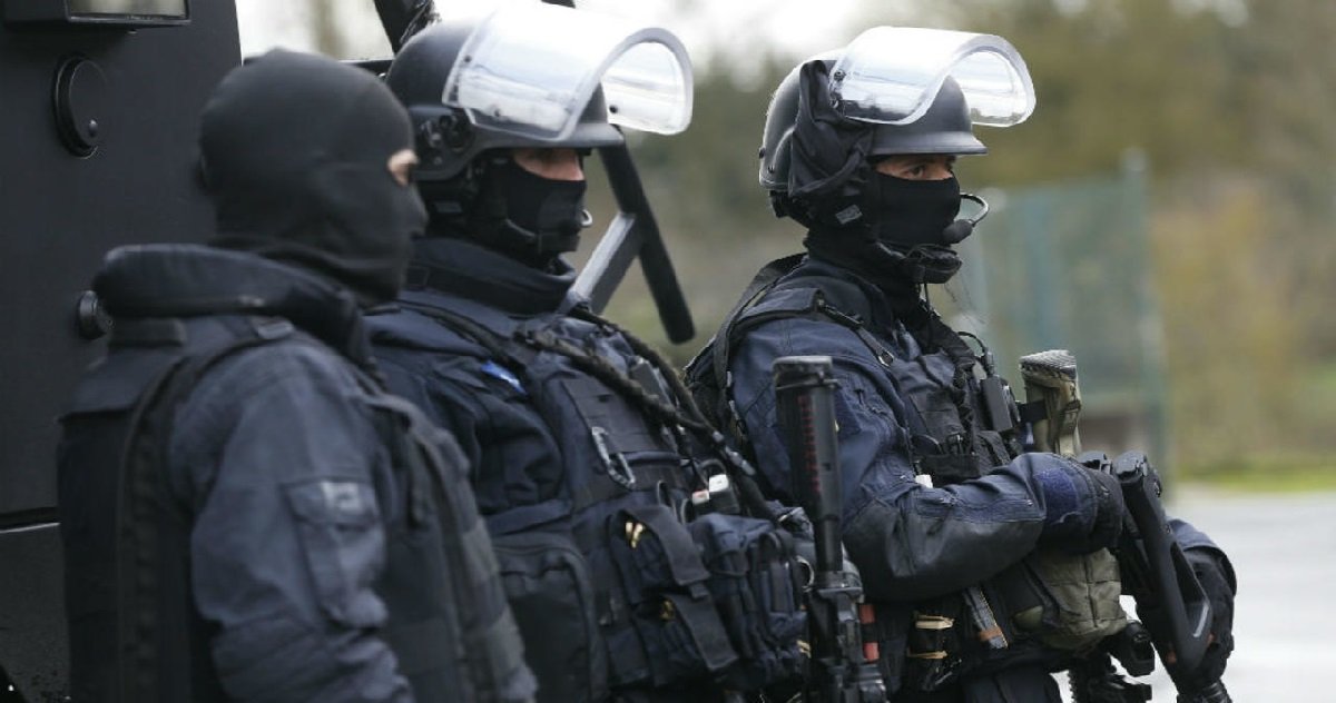 1 bri.jpg?resize=1200,630 - Marseille: après une course-poursuite, la police tombe sur un commando lourdement armé