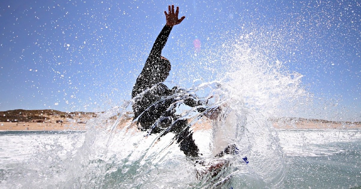 1 surf.jpg?resize=412,275 - Finistère: pour pouvoir aller à l'eau, des surfeurs ont présenté une attestation un peu spéciale