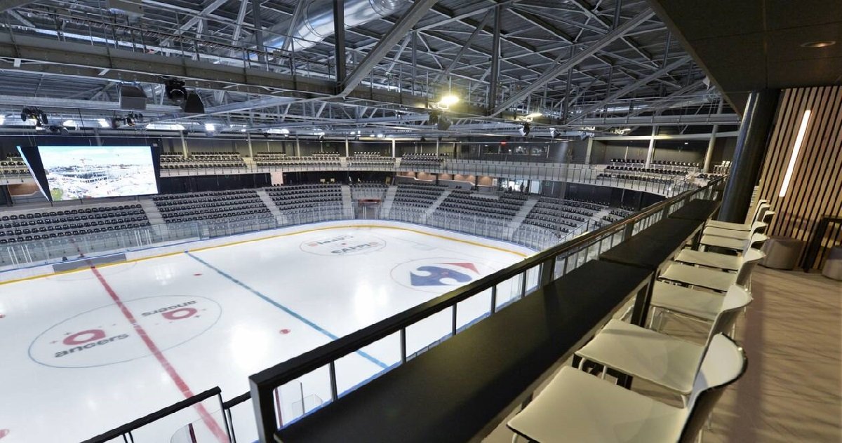 10 patinoire.jpg?resize=412,275 - Coronavirus: dans le Gard, une patinoire s'est transformée en chambre funéraire