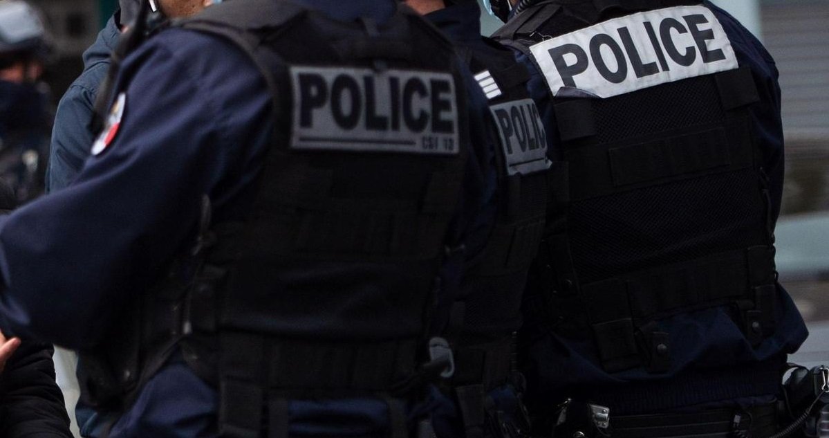 11 police.jpg?resize=412,232 - Bordeaux: un chauffard a délibérément foncé sur un fourgon de police