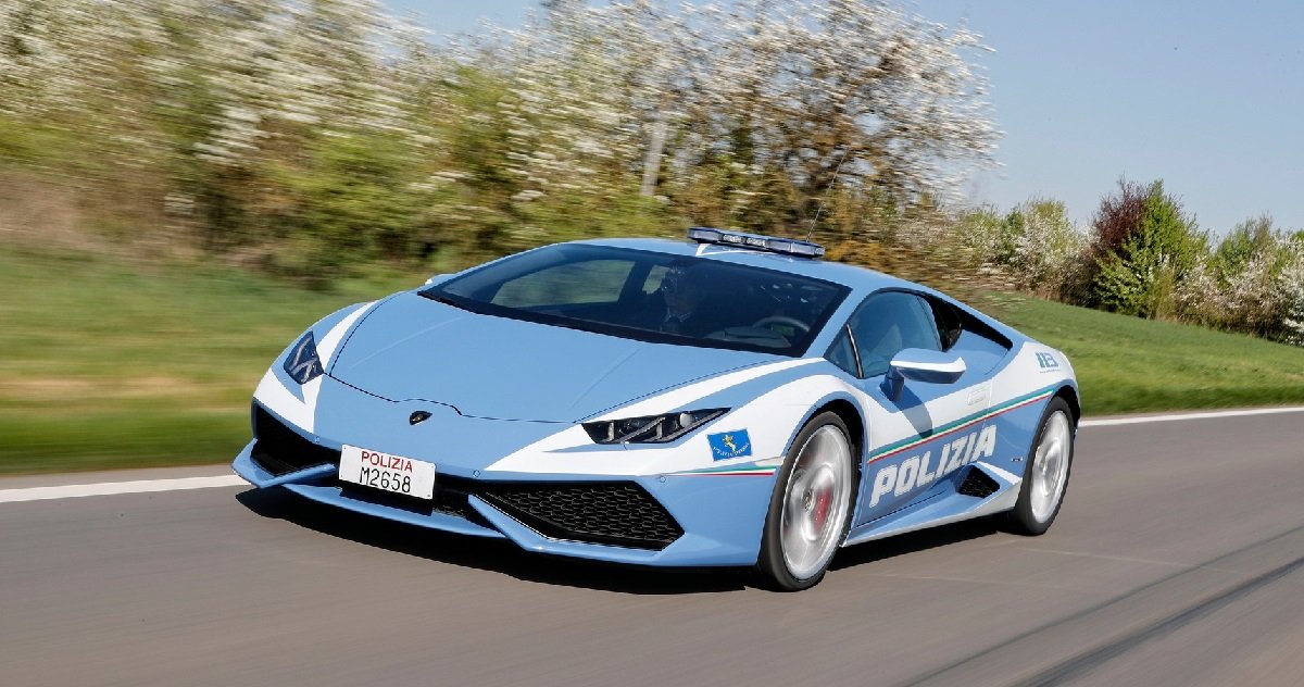 2 italie.jpg?resize=412,275 - Grâce à sa Lamborghini, la police italienne a livré un organe en un temps record